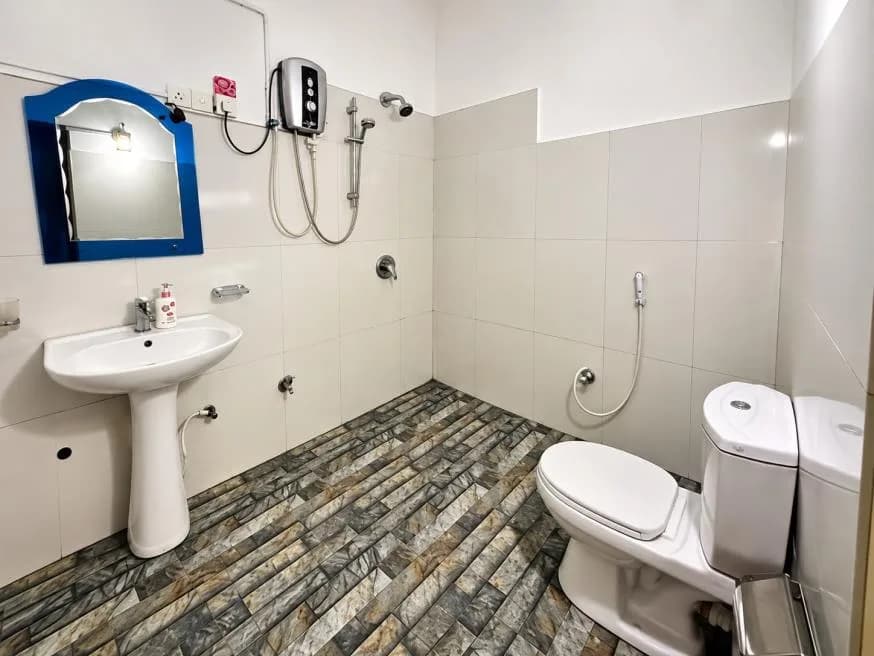 4-Bed Mixed Dorm